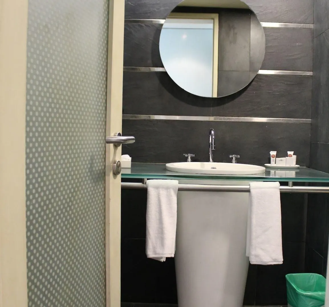 Rnb Select The Clover, Gurgaon Hotel